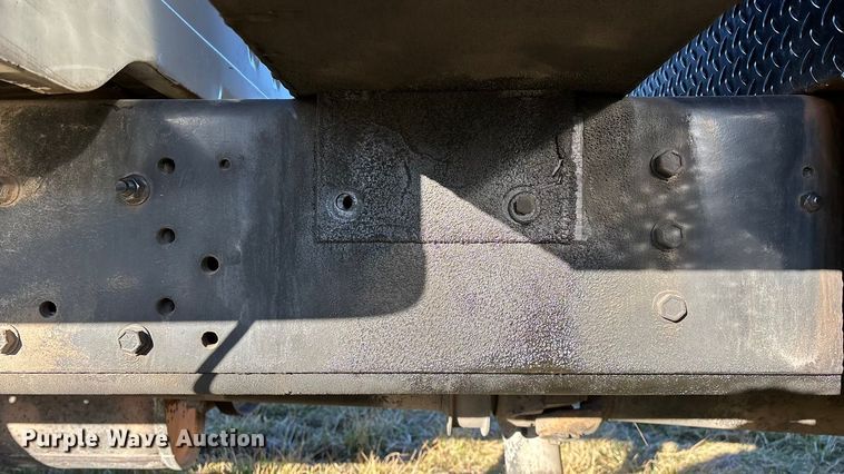 image for item FG0093 2001 International 4700 flatbed truck