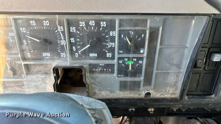 image for item FG0093 2001 International 4700 flatbed truck