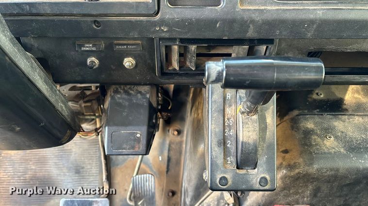 image for item FG0093 2001 International 4700 flatbed truck