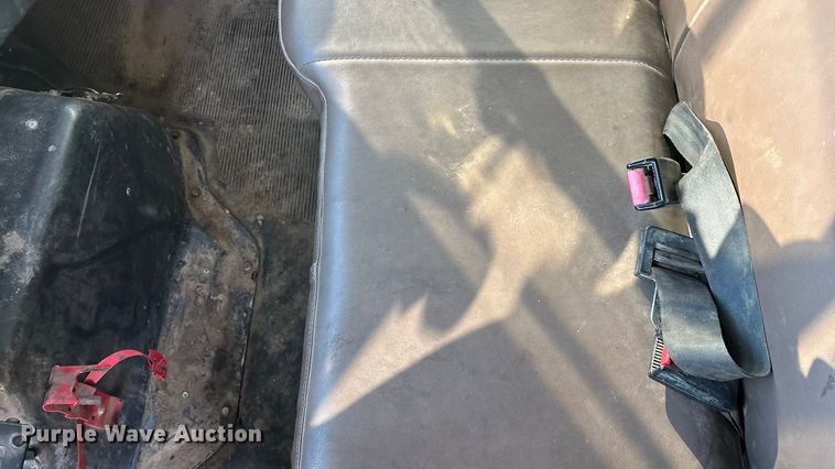 image for item FG0093 2001 International 4700 flatbed truck