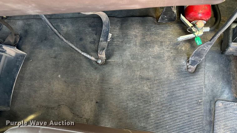 image for item FG0093 2001 International 4700 flatbed truck