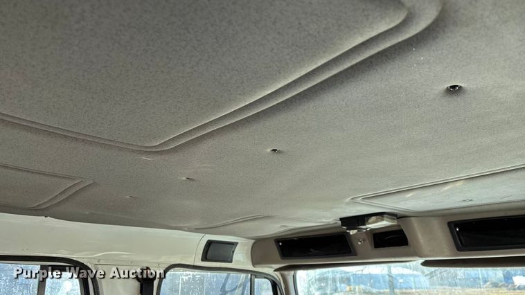 image for item FG0093 2001 International 4700 flatbed truck