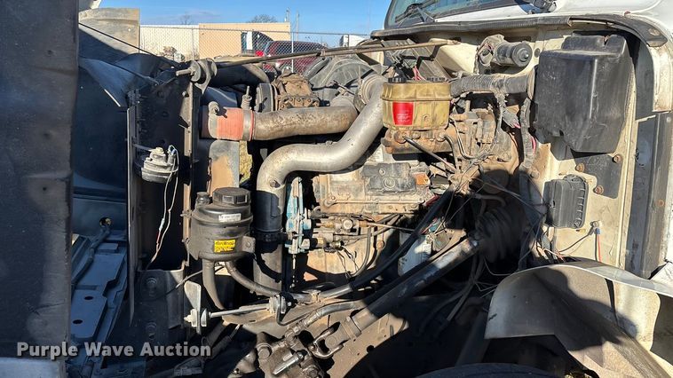 image for item FG0093 2001 International 4700 flatbed truck