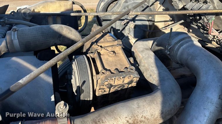 image for item FG0093 2001 International 4700 flatbed truck