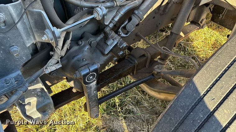 image for item FG0093 2001 International 4700 flatbed truck