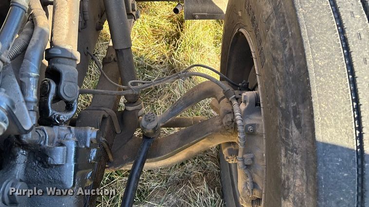 image for item FG0093 2001 International 4700 flatbed truck