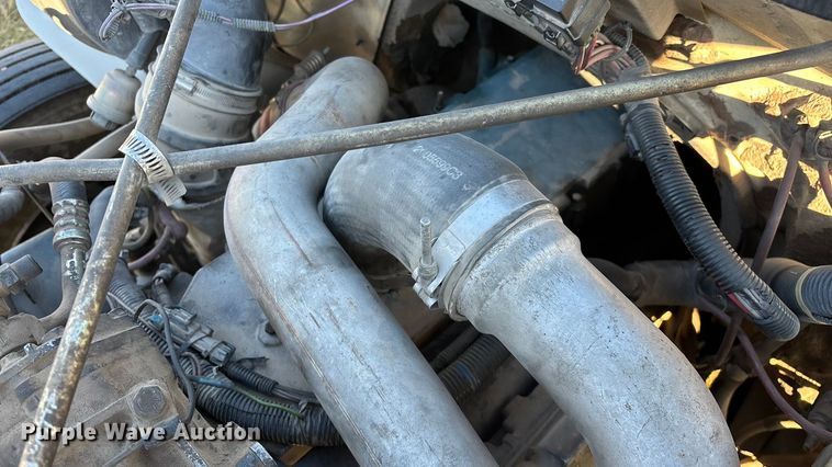 image for item FG0093 2001 International 4700 flatbed truck