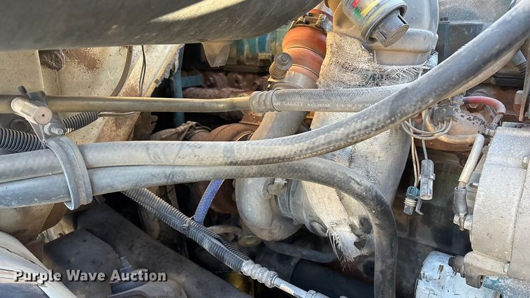 image for item FG0093 2001 International 4700 flatbed truck