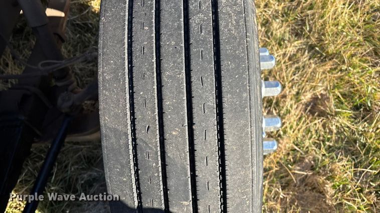 image for item FG0093 2001 International 4700 flatbed truck