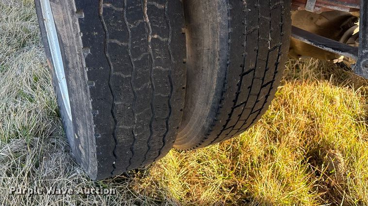 image for item FG0093 2001 International 4700 flatbed truck