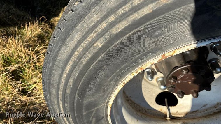 image for item FG0093 2001 International 4700 flatbed truck