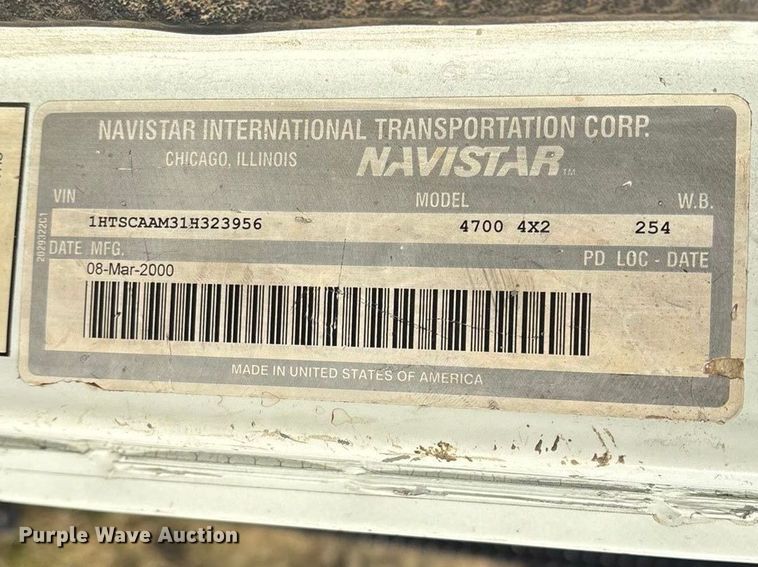 image for item FG0093 2001 International 4700 flatbed truck