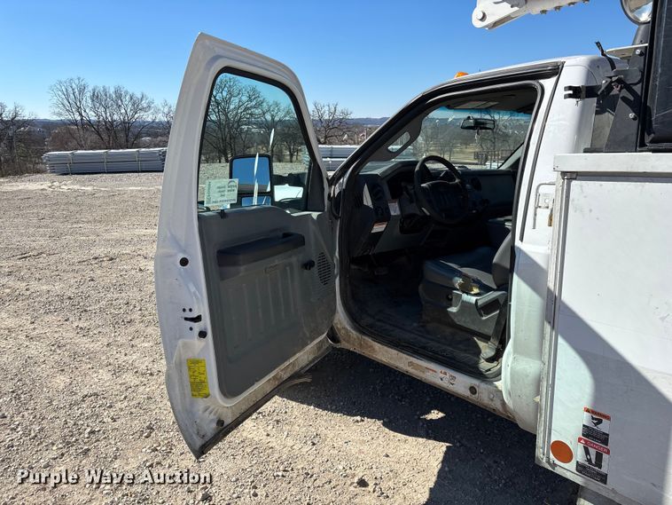 image for item FG0094 2016 Ford F550 bucket truck