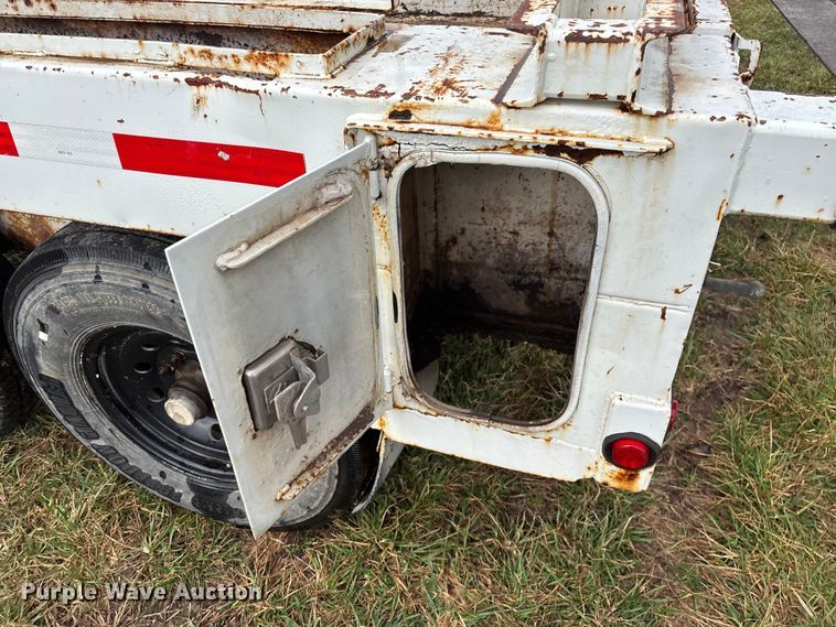 image for item FG0127 2008 Brooks Brothers pole trailer