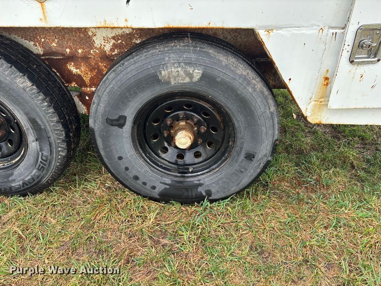 image for item FG0127 2008 Brooks Brothers pole trailer