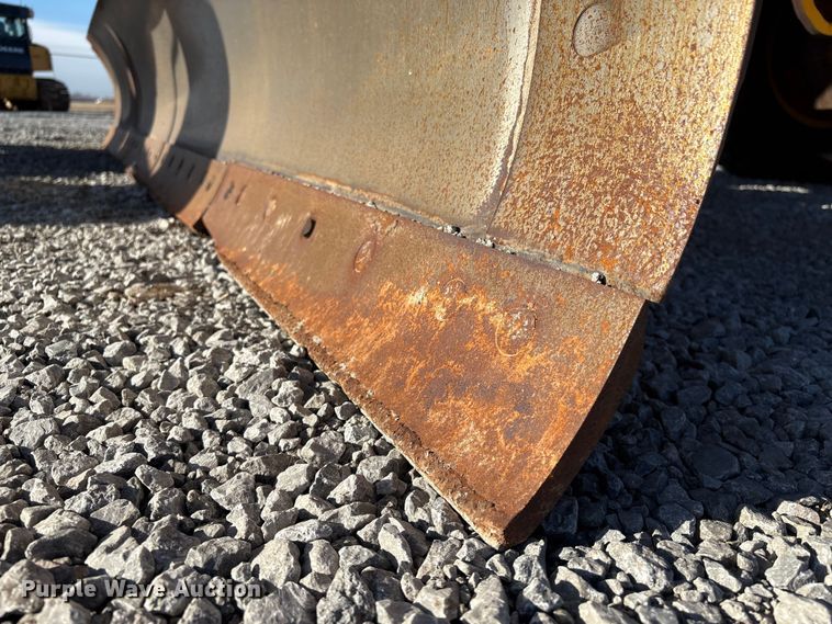 image for item FG2688 2012 John Deere 770G motor grader