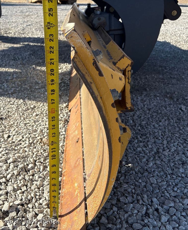 image for item FG2688 2012 John Deere 770G motor grader