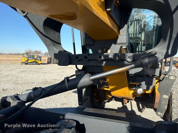 image for item FG2688 2012 John Deere 770G motor grader