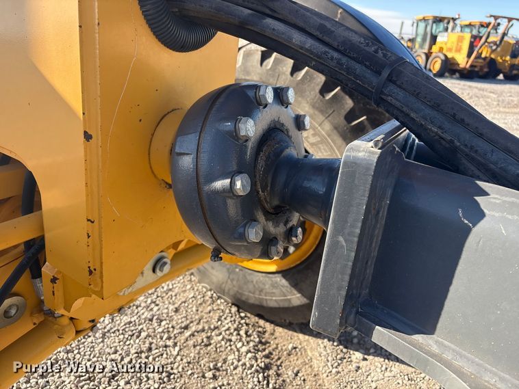 image for item FG2688 2012 John Deere 770G motor grader