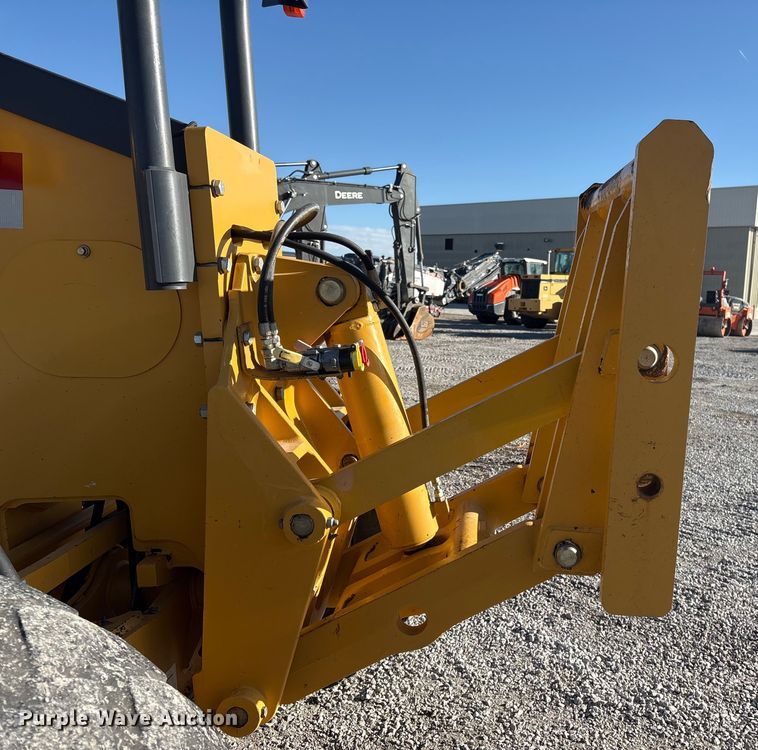 image for item FG2688 2012 John Deere 770G motor grader