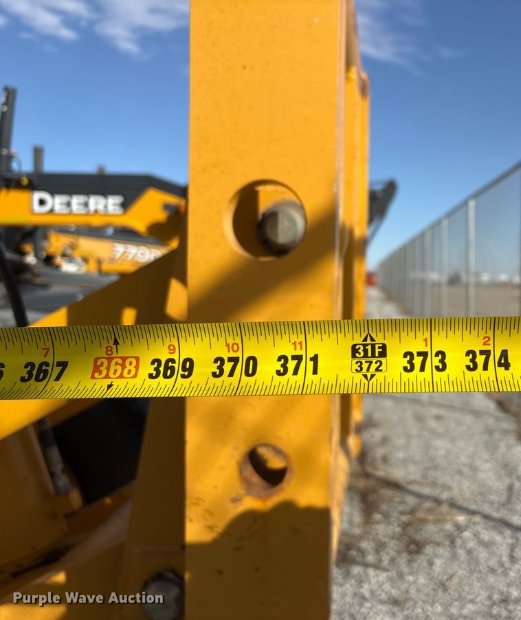 image for item FG2688 2012 John Deere 770G motor grader