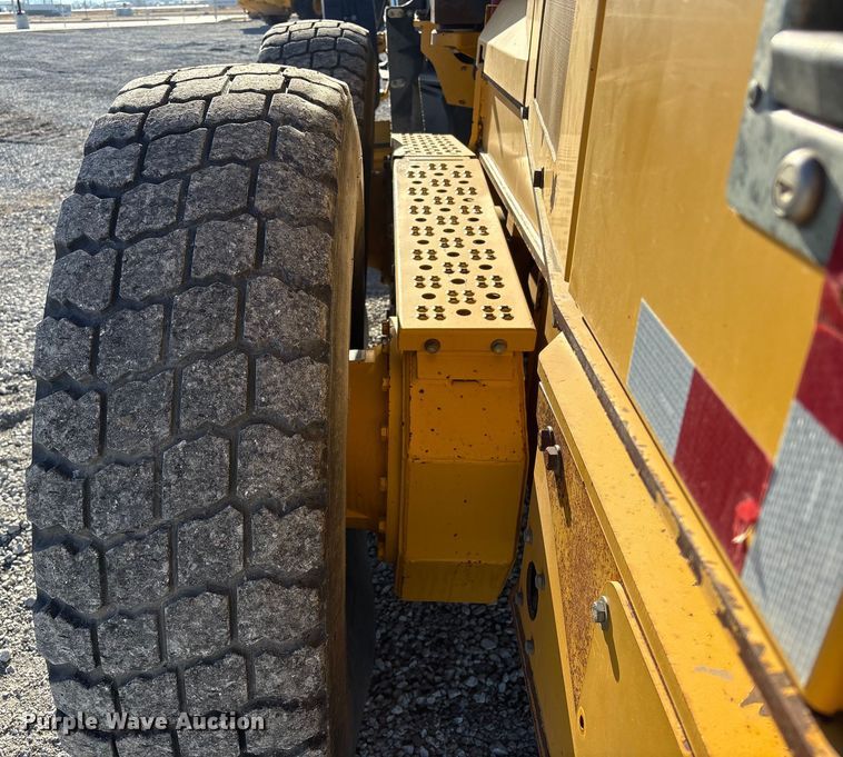 image for item FG2688 2012 John Deere 770G motor grader