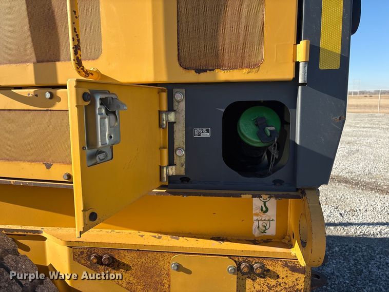 image for item FG2688 2012 John Deere 770G motor grader