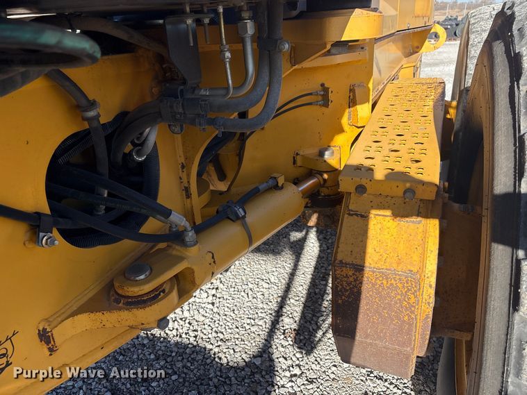 image for item FG2688 2012 John Deere 770G motor grader