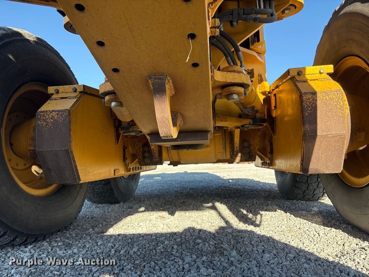 image for item FG2688 2012 John Deere 770G motor grader