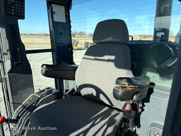 image for item FG2688 2012 John Deere 770G motor grader