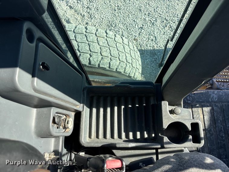 image for item FG2688 2012 John Deere 770G motor grader