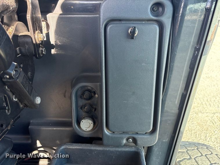 image for item FG2688 2012 John Deere 770G motor grader