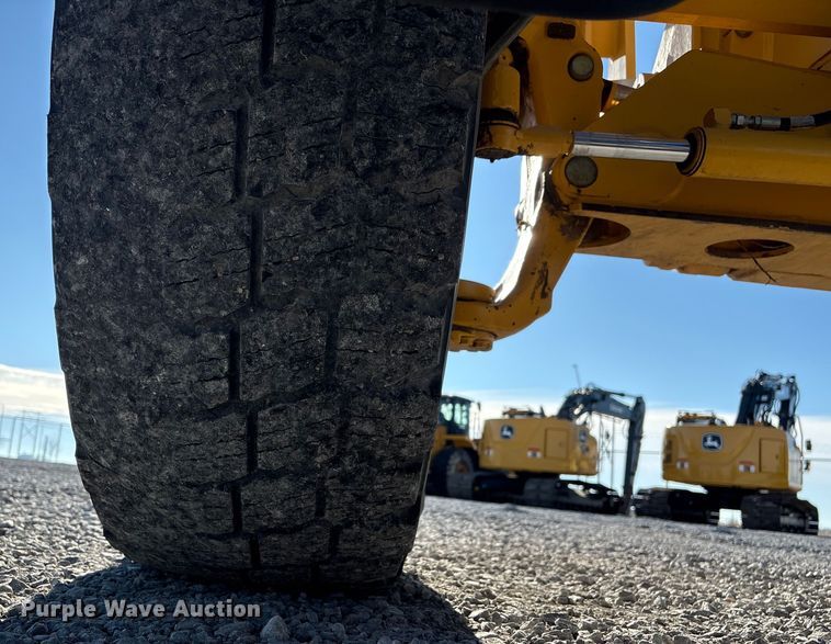 image for item FG2688 2012 John Deere 770G motor grader