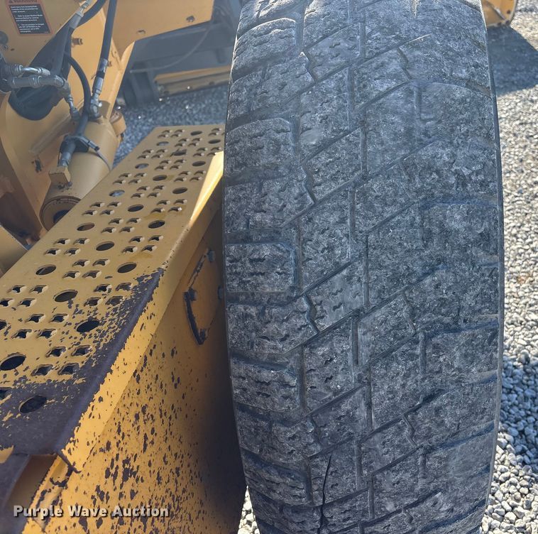 image for item FG2688 2012 John Deere 770G motor grader