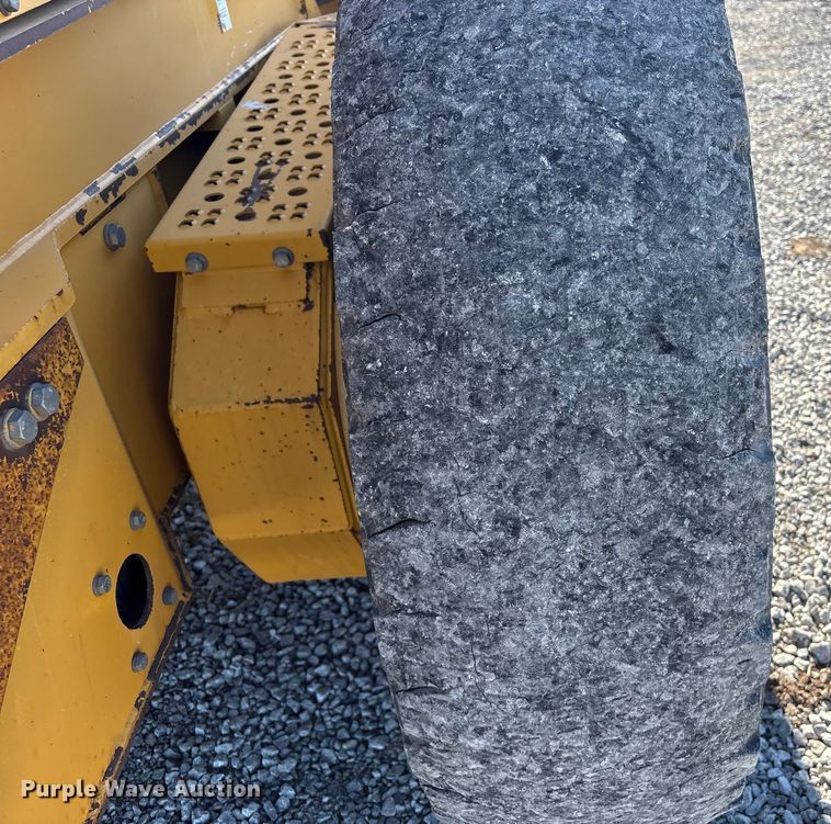 image for item FG2688 2012 John Deere 770G motor grader