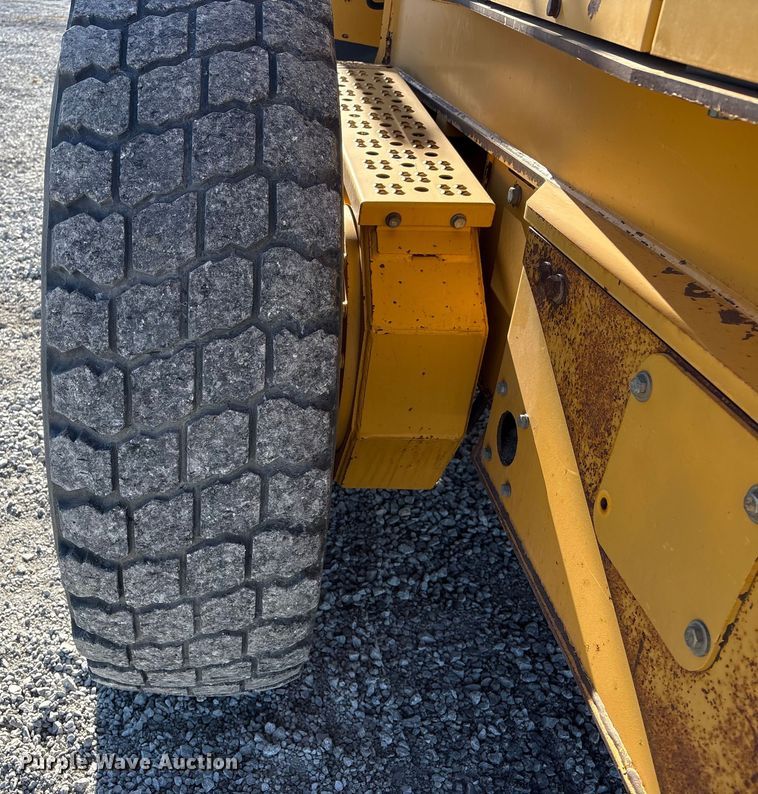 image for item FG2688 2012 John Deere 770G motor grader