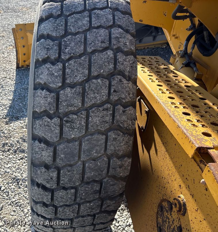 image for item FG2688 2012 John Deere 770G motor grader