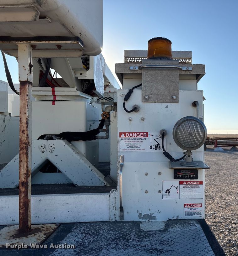 image for item FG2694 2012 International 4300 bucket truck