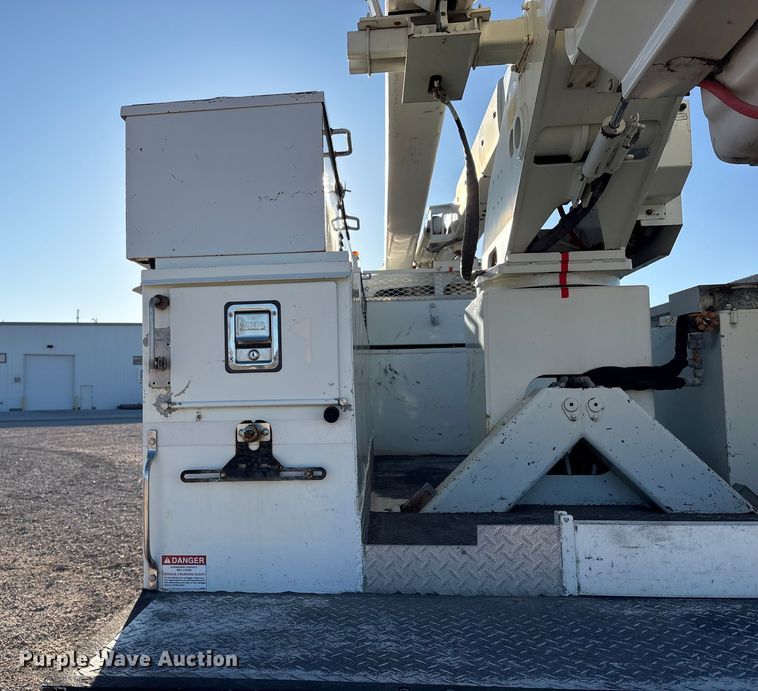 image for item FG2694 2012 International 4300 bucket truck