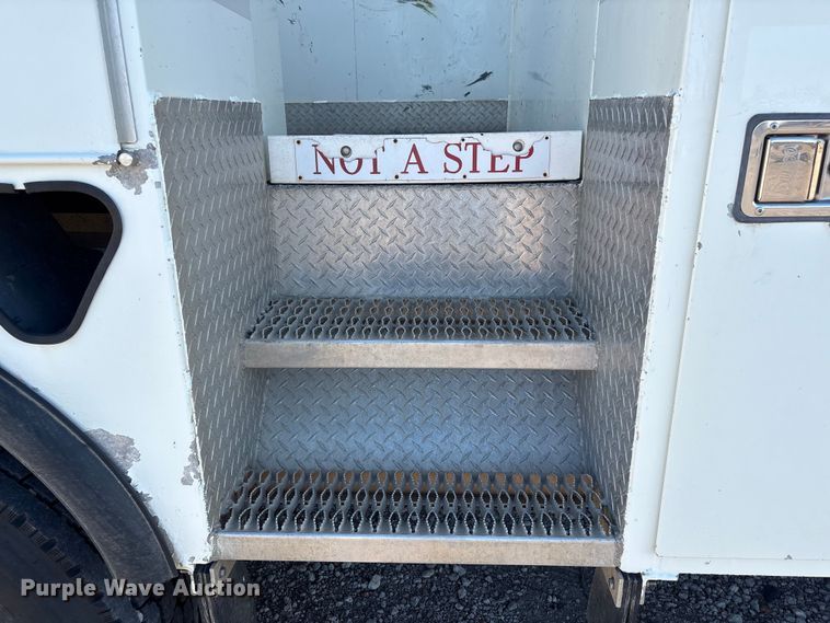 image for item FG2694 2012 International 4300 bucket truck