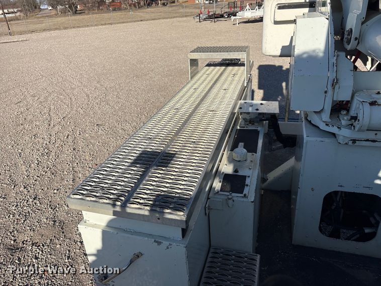 image for item FG2694 2012 International 4300 bucket truck