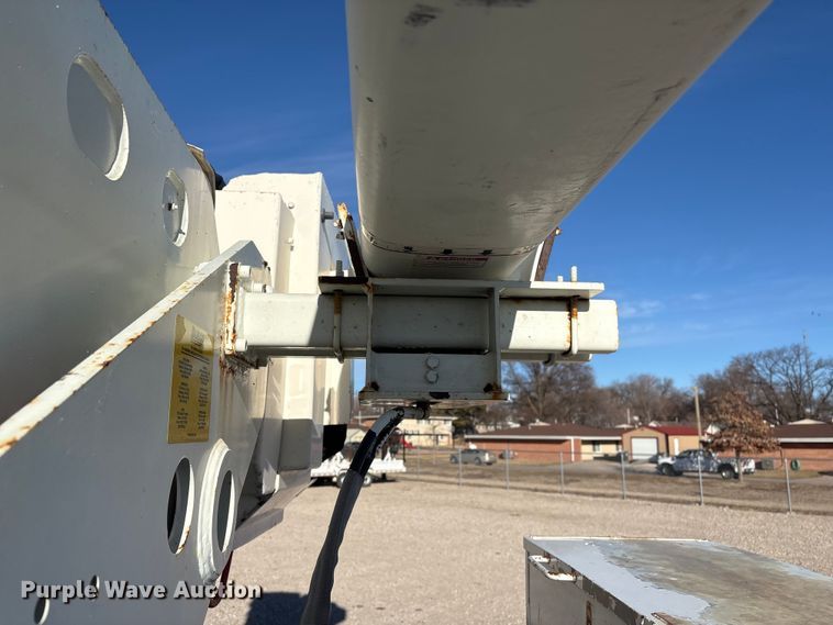 image for item FG2694 2012 International 4300 bucket truck