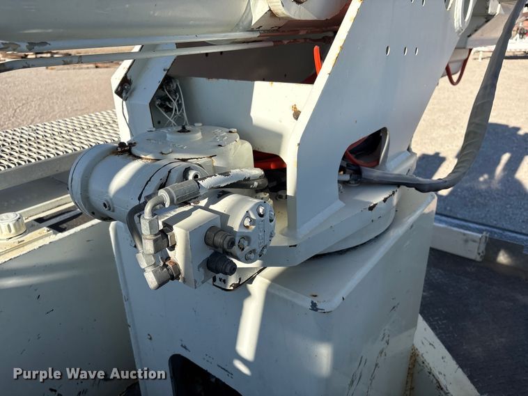 image for item FG2694 2012 International 4300 bucket truck