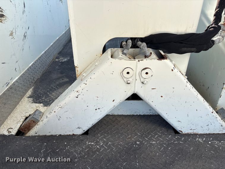 image for item FG2694 2012 International 4300 bucket truck