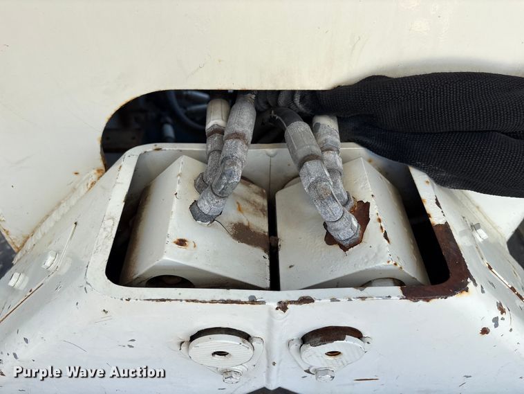 image for item FG2694 2012 International 4300 bucket truck