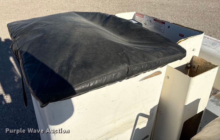 image for item FG2694 2012 International 4300 bucket truck