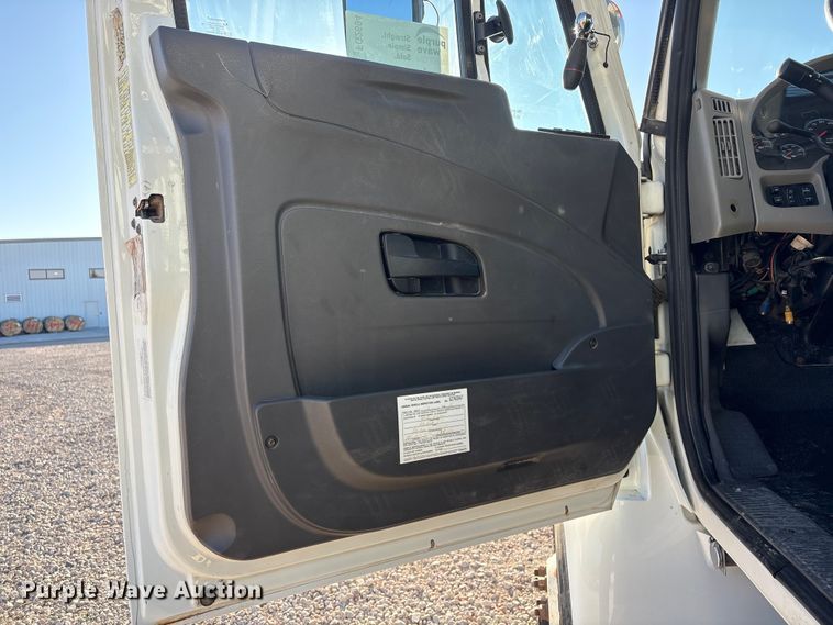 image for item FG2694 2012 International 4300 bucket truck