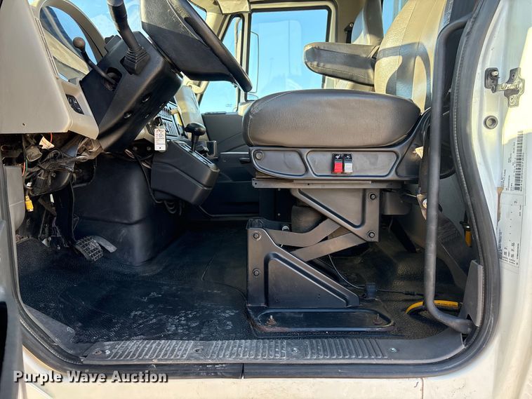 image for item FG2694 2012 International 4300 bucket truck