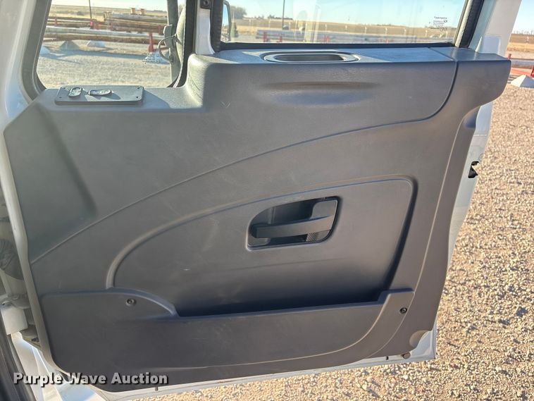 image for item FG2694 2012 International 4300 bucket truck