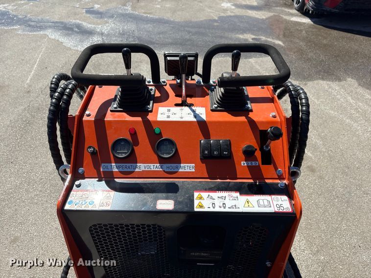 image for item FG2759 2025 SDLOOL SL36C compact utility loader